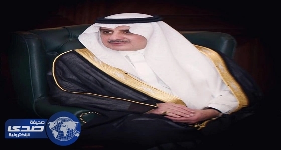 أمير تبوك يؤدي صلاة العيد مع جموع المصلين