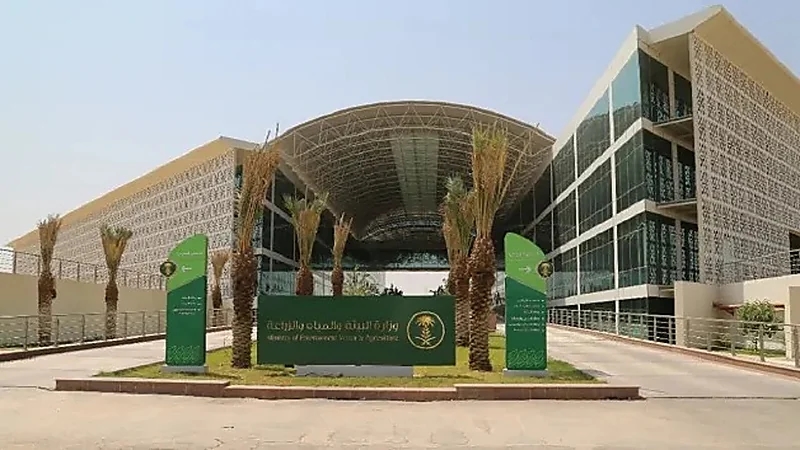 " البيئة " تصدر عقوبات مالية مشددة على مخالفي نظام الحجر الزراعي