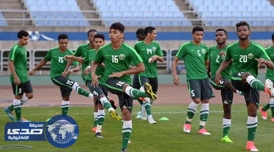 رئيس الاتحاد يطمئن على بعثة الأخضر الشاب