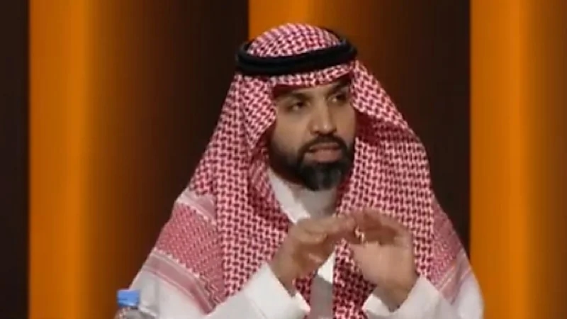 بالفيديو.. شاب يلقي قطة في الهواء بوحشية
