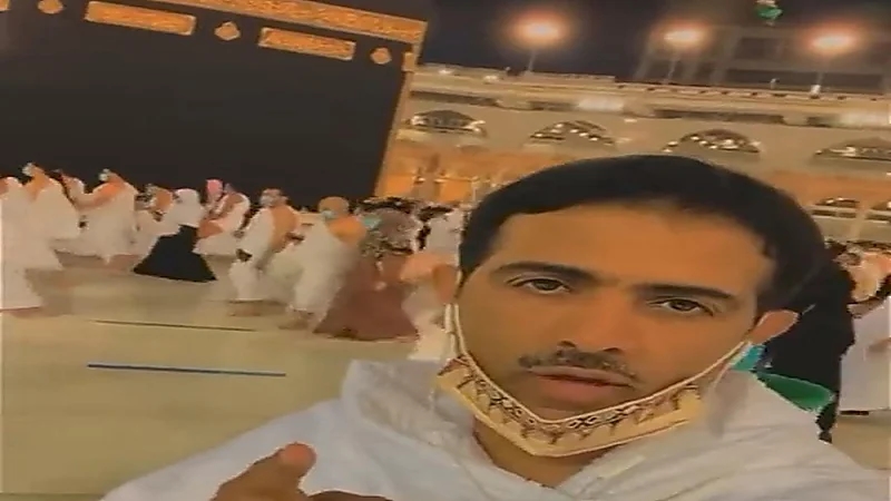 بالفيديو.. فهد الهريفي يؤدي مناسك العمرة ويدعي على كل من ظلمه