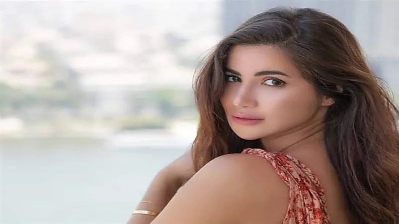شاهد.. إطلالة جذابة للفنانة هدى الإتربي تخطف أنظار جمهورها 