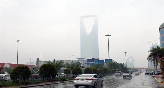 العميد يحتفل بفلانويفا بعد اقتناص جائزة أفضل لاعب في الموسم