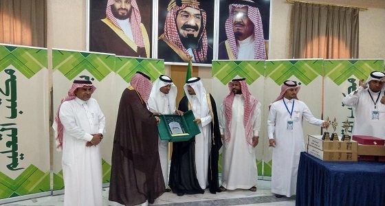 بالصور.. تحت رعاية المحافظ مكتب تعليم أضم يكرم الرعاة والداعمين لجائزة التميز