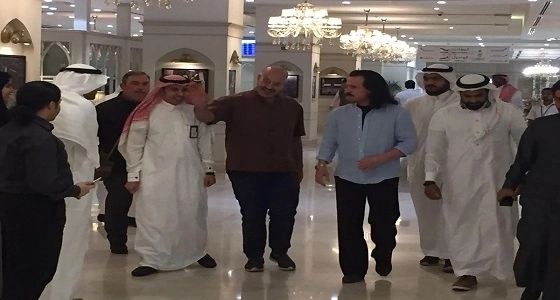 بالفيديو والصور.. الموسيقار العالمي ياني يصل إلى جدة لإقامة حفلين موسيقيين