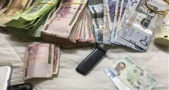 بالصور.. إزالة المطبات العشوائية بالطرق في غرب الدمام