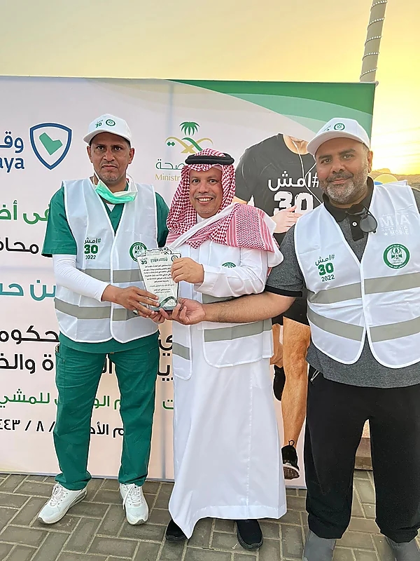 بالصور.. " السديري " يتجول في أكبر مكتبة إسلامية بالمدينة ويطمئن على خدماتها