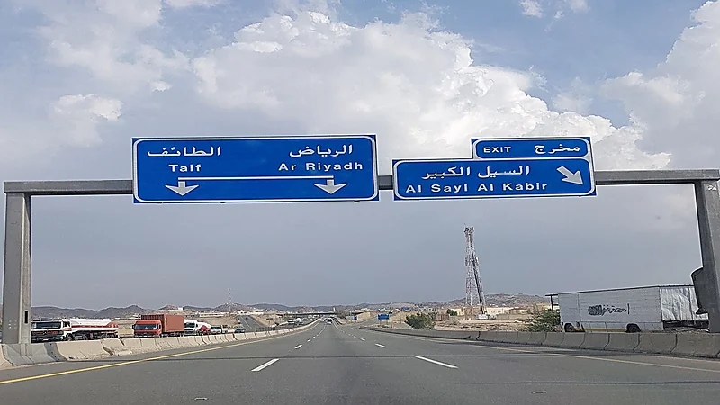 تحويل الحركة المرورية على طريق الطائف الرياض