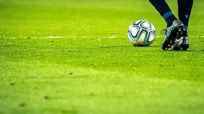 فيديو.. مباراة كرة قدم تنتهي بمعركة دامية في الجزائر