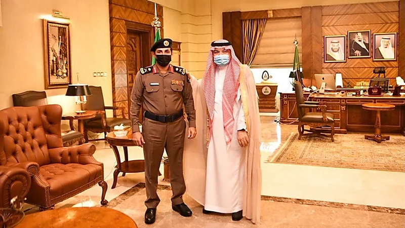 الأمير مشعل بن ماجد يقلد مدير الدفاع المدني بمحافظة جدة رتبة "لواء"