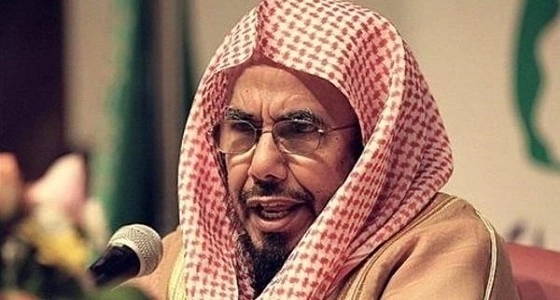 بالفيديو.. المطلق يوضح حكم ترك الصلاة في المسجد دون عذر
