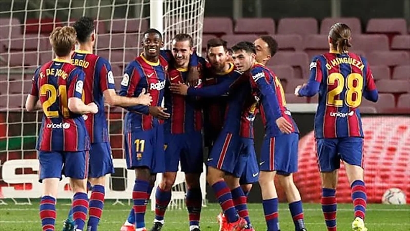 نجوم برشلونة يطالبون باستمرار كومان مع الفريق لمدة موسم آخر