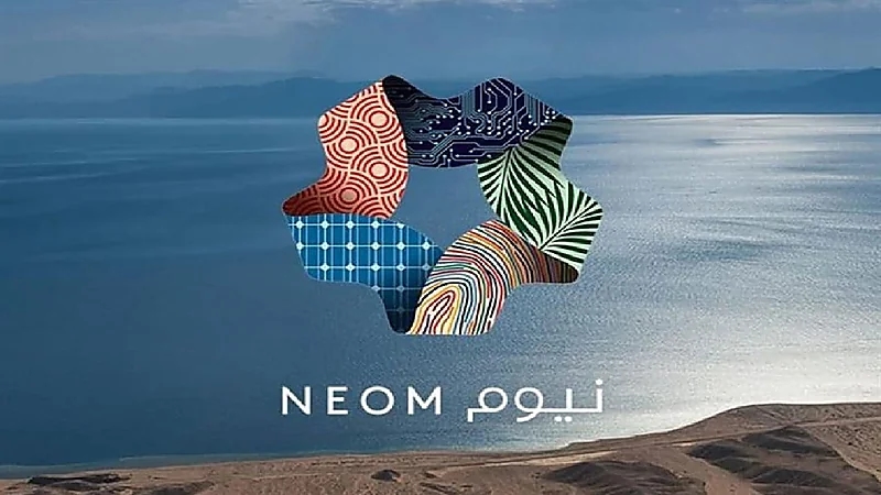 بالصور ..  انقلاب باص على طريق الرياض - الطائف السريع يسفر عن إصابات متنوعة