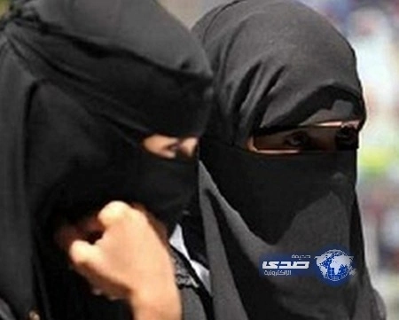 فتاتان تقاضيان والديهما بعد تزويجهما دون رضاهما