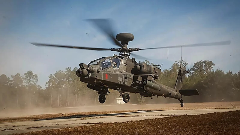 بريطانيا تقرر إمداد قوات كييف بدبابات و 4 مروحيات قتالية من طراز Apache