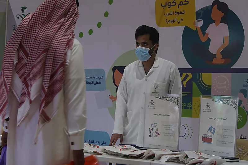 خادم الحرمين الشريفين يلتقي رئيس الوزراء العراقي افتراضيًا ويدعوه لزيارة المملكة