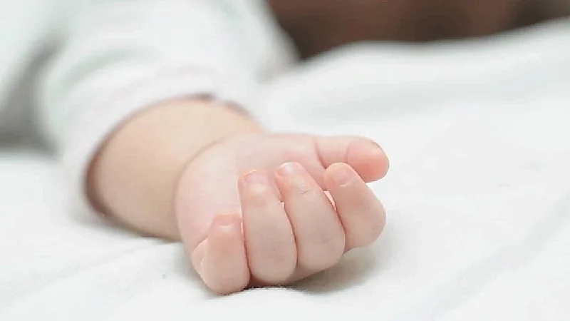 أم تقتل طفلها بوضع مواد مخدرة له في طعامه