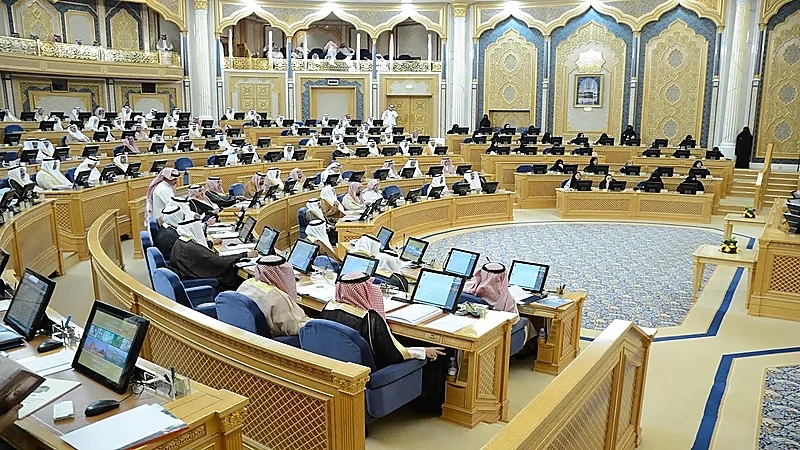 بالفيديو.. عضو شورى يكشف مزايا مشروع الانضباط الوظيفي