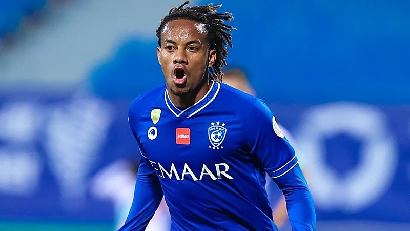 "كاريلو" يشارك في تدريبات الهلال قبل استكمال برنامجه التأهيلي