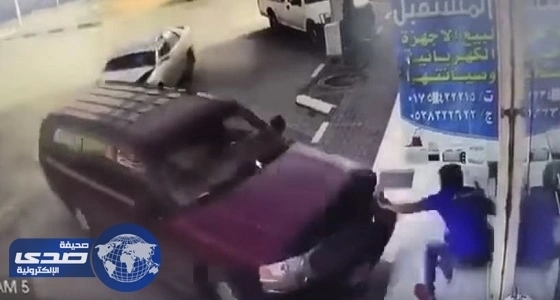 بالفيديو.. محتسب يصرخ في وجه نساء أبها أثناء احتفالهن باليوم الوطني