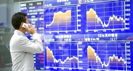 الأسهم اليابانية تنهي تداولاتها الصباحية على تباين