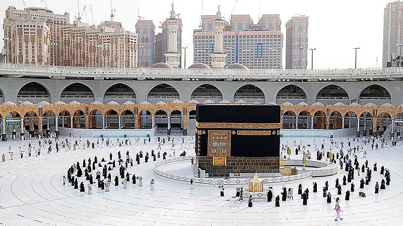 مناقشة انتقال قطاع العمرة لوزارة السياحة قريبًا