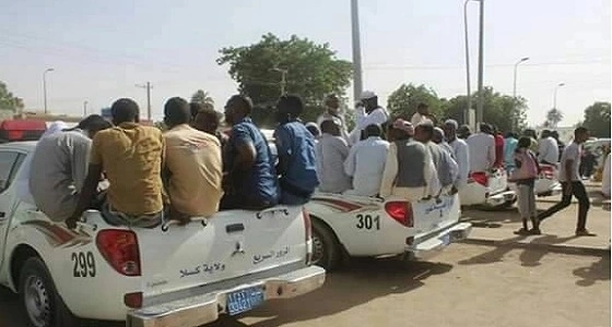 الشرطة السودانية " 2×1 " .. تنقل المواطنين بدلا من وسائل المواصلات