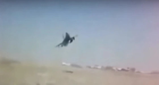 بالفيديو.. عروض مرعبة لطائرات عسكرية