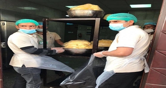 بالصور.. أمانة المدينة تضبط مواد غذائية تالفة بأحد معامل الحلويات