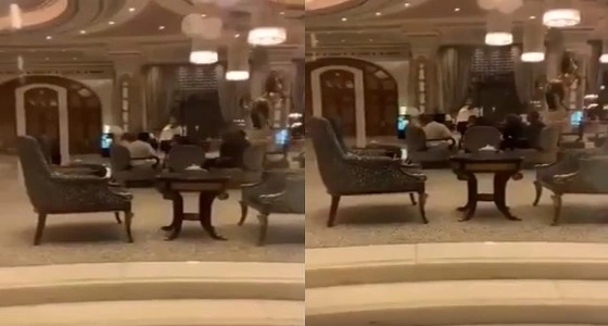بالفيديو.. مآساة أحد مسلمي الروهينجا يحمل أمه لمدة 4 أيام سيرا على الأقدام