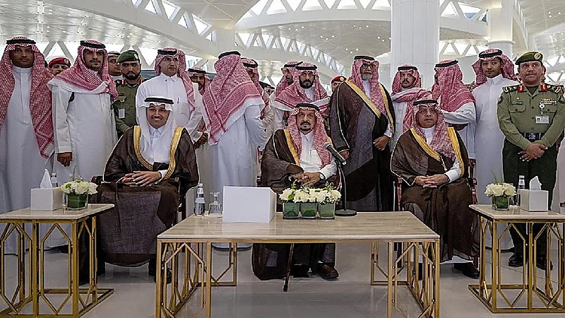 بالصور ..  تدشين صالتي السفر الدوليتين 3 و4 بمطار الملك خالد