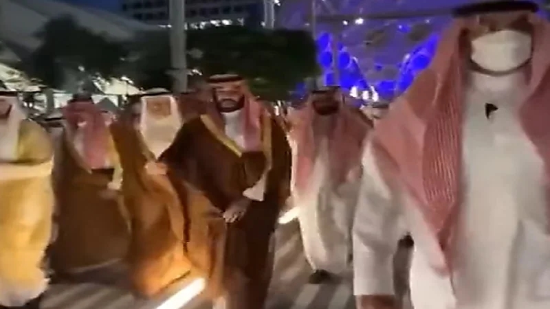 بالفيديو.. زوار إكسبو دبي لولي العهد: "مليون مرحبا"
