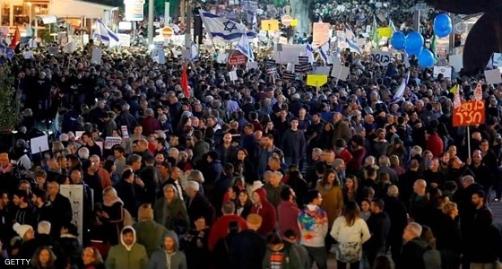 الآلاف يتظاهرون ضد " فساد نتانياهو " ويطالبونه بالاستقالة