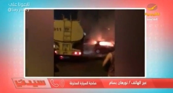 يرتديان الزي الحربي " أبو محاريد " ويتجولان بسيارة قديمة احتفالا بيوم الوطن