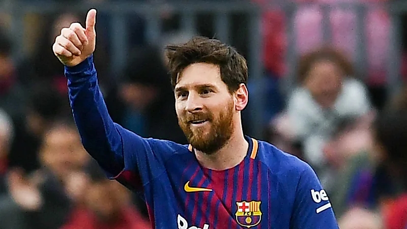 برشلونة يجدد عقد "ميسي" لمدة موسم واحد فقط