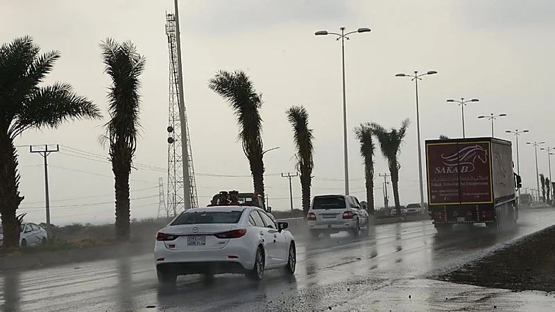 هطول أمطار رعدية وأتربة مثارة على جازان