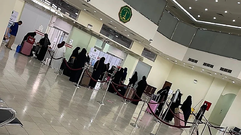وصول أول دفعة طالبات بجامعة الملك فهد للبترول والمعادن