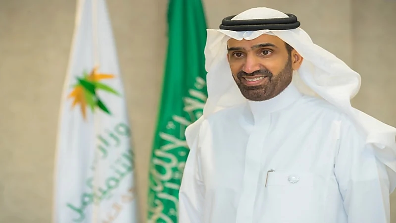 وزير الموارد البشرية ينعى وفاة رجل الأعمال بدر بن صالح الراجحي