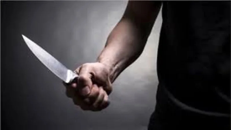 شخص يقتل آخر طعنا وسط الشارع في مصر 