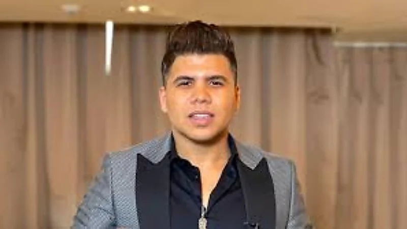 إيقاف عمر كمال عن الغناء 