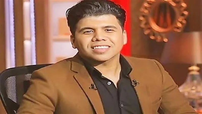 والدة عمر كمال لابنها: روح خلي الغنا يصرف عليك