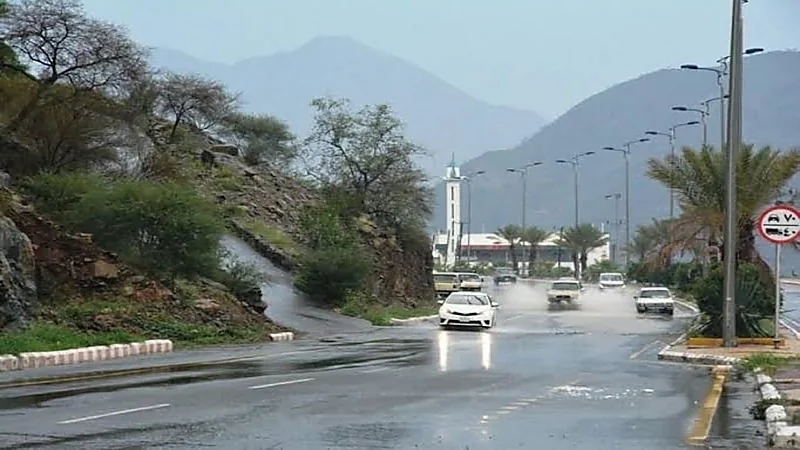 هطول أمطار متوسطة إلى غزيرة على الباحة