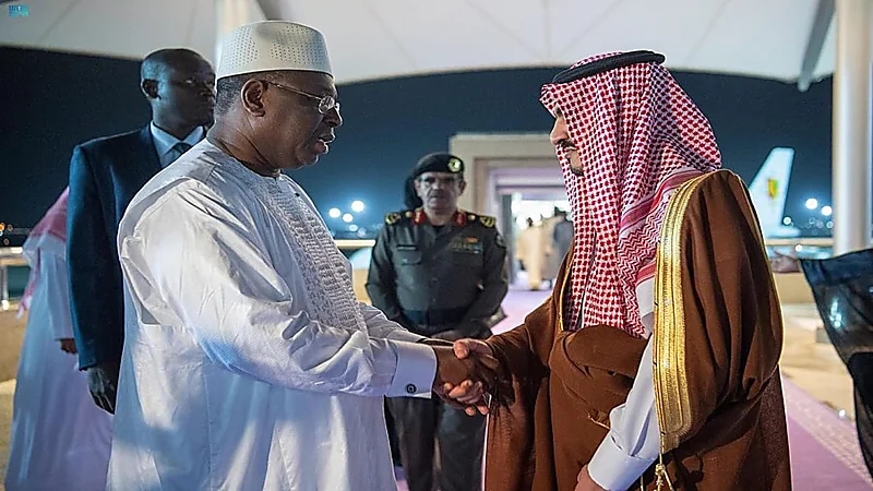 بالصور.. رئيس السنغال يصل إلى جدة
