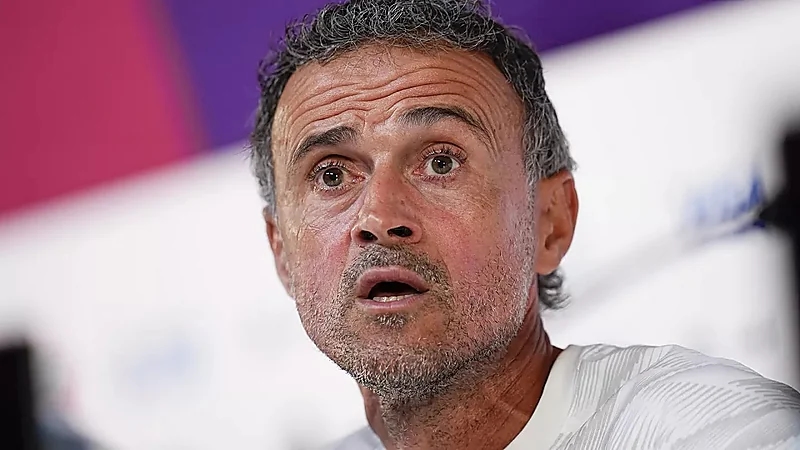 النصر يتفاوض مع الإسباني إنريكي