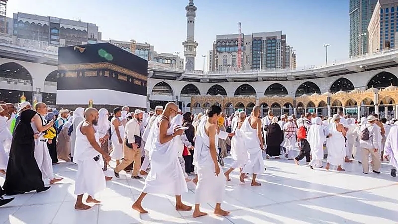 الصحة تطلب من الراغبين في الحج لأخذ جمیع اللقاحات الإلزامية