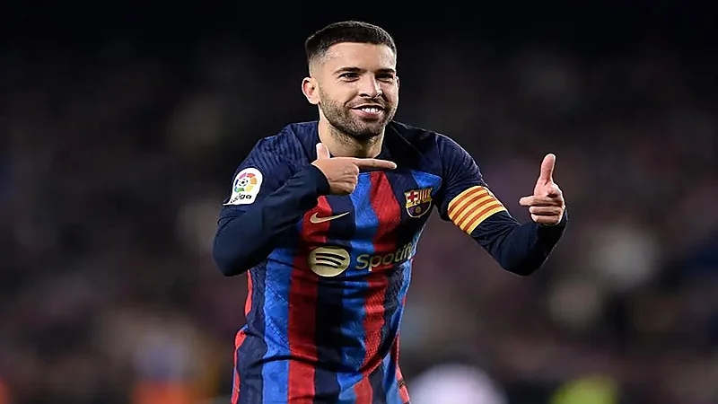 الهلال وأتلتيكو مدريد يتنافسان لضم نجم برشلونة