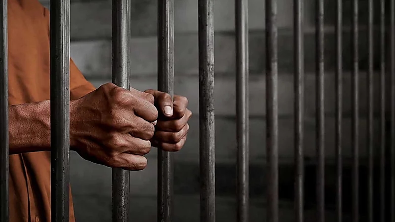 سجن أب 50 عامًا بعدما قتل ابنه ووضعه في الغسالة