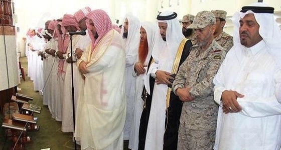 وكيل محافظة محايل ينقل تعازي القيادة لذوي الشهيد آل جابر