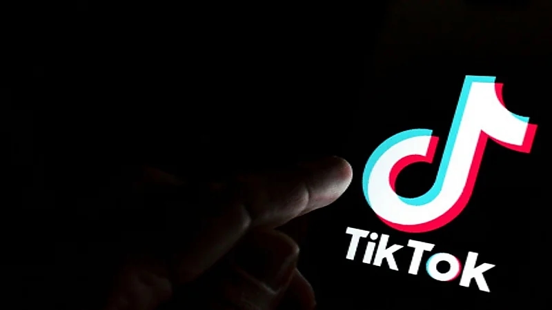 فتاة تتطاول على الذات الإلهية ومطالبات بمحاسبتها