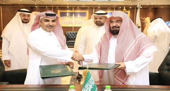 سجاد المسجد النبوي الجديد بأيد سعودية خالصة ومزود بشريحة إلكترونية